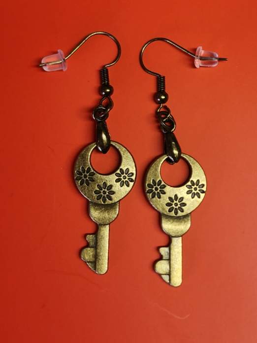 Key shaped earrings with three flowers engraved